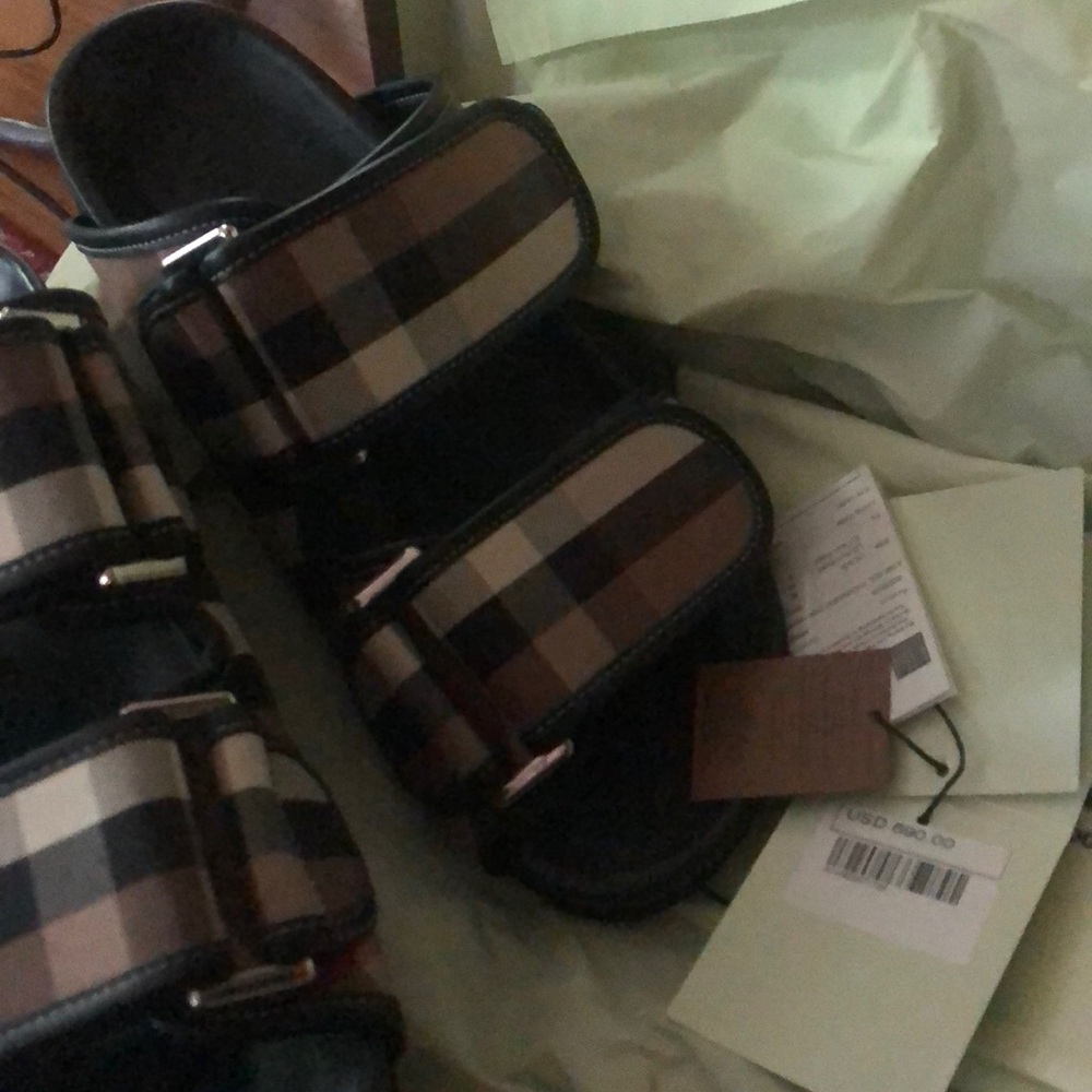 NWT 💯% Authentic Burberry Sandals